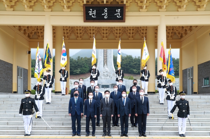 국토교통부 장관 대전 현충원 참배 - 포토이미지