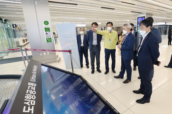 황성규 2차관 김포공항 방역점검 및 신공항 비행유지성 비행점검 - 포토이미지