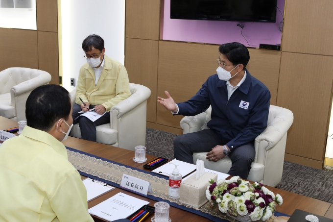 국토부 노형욱 장관, 수서역 방역 현장점검