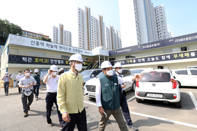 국토부 제1차관, 건설현장 방역점검 - 포토이미지