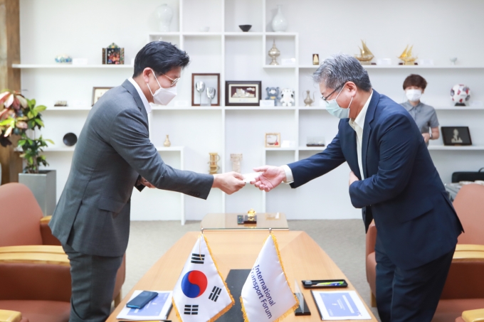 국토부 장관, ITF 사무총장 면담 - 포토이미지