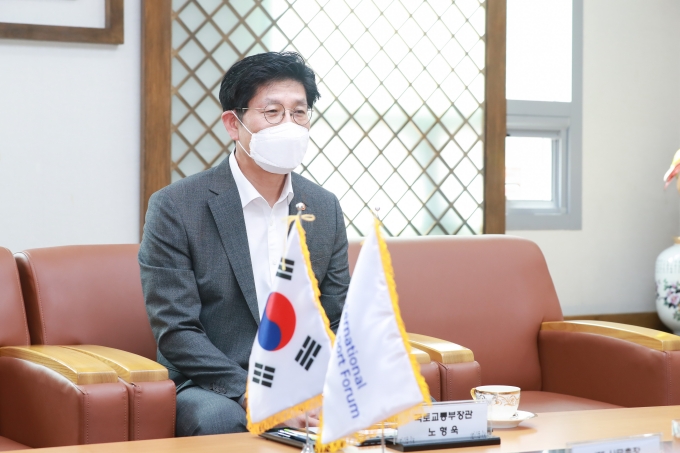 국토부 장관, ITF 사무총장 면담 - 포토이미지