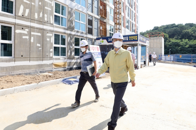 국토부 1차관 건설현장 방역실태 점검 - 포토이미지