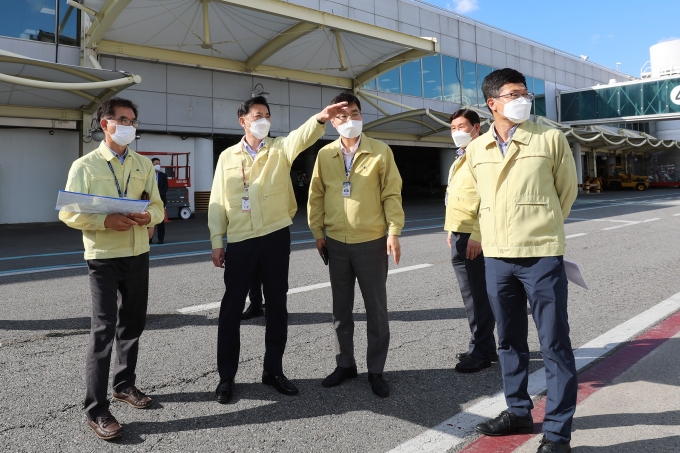 국토부 2차관 청주공항 폭염, 방역관리 현장점검 - 포토이미지