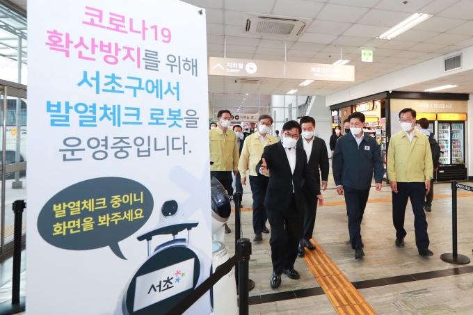 국토부 장관, 고속버스터미널 방역점검 - 포토이미지