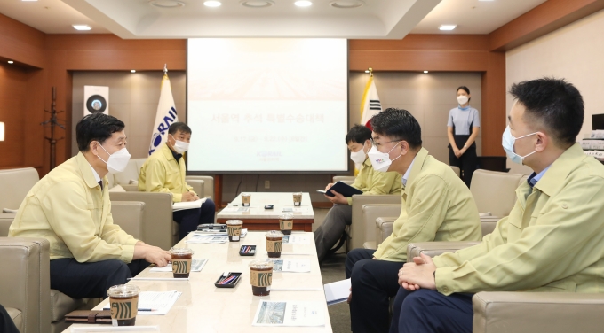 윤성원 1차관 서울역 방역현장 방문 - 포토이미지