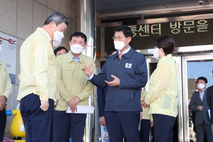 국토부 장관, 교통센터 현장점검 - 포토이미지