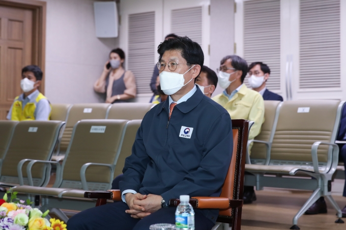 국토부 장관, 교통센터 현장점검 - 포토이미지