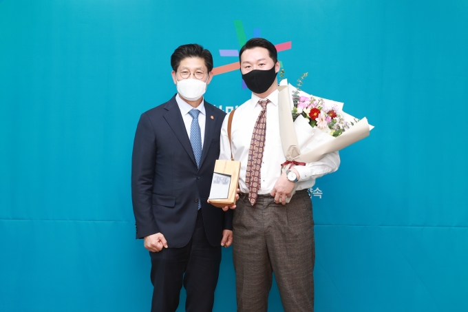 국토부 장관, 한국판뉴딜 선정자 감사패 수여식 - 포토이미지