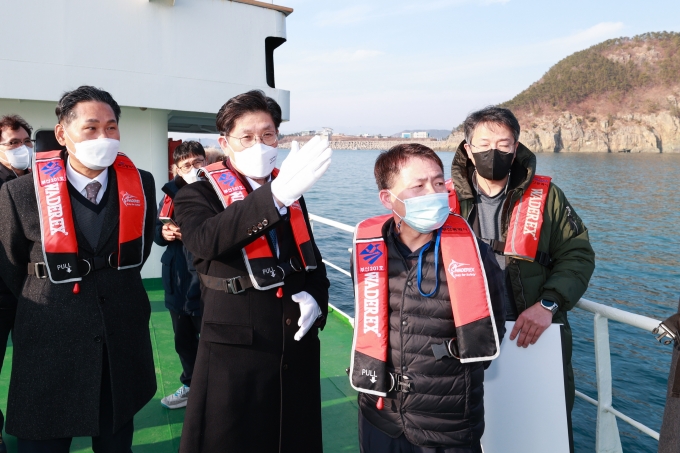 국토부 노형욱 장관, 가덕도신공항 사업 예정지 현장점검