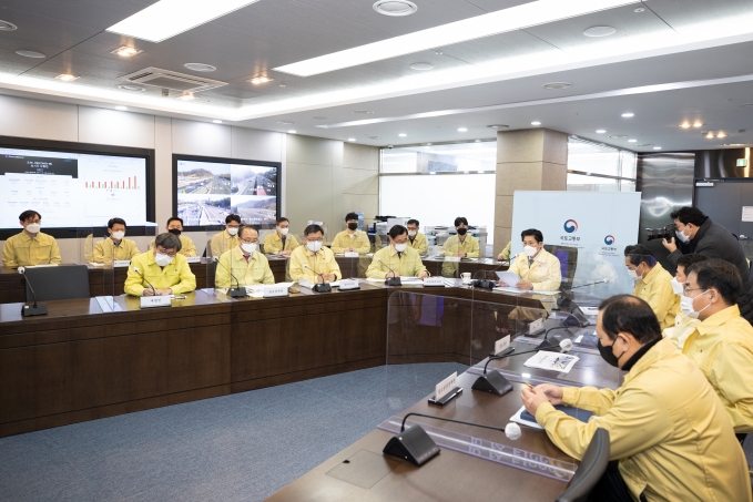 국토부 장관, 설 명절 교통 방역대책 보고회 - 포토이미지