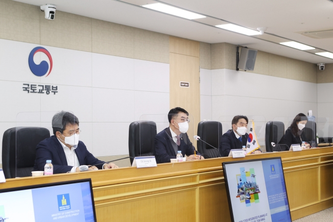 윤성원 1차관, 몽골 건설도시개발부 차관 면담 - 포토이미지