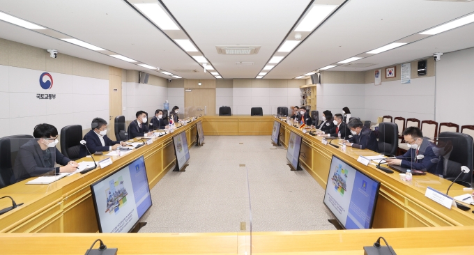윤성원 1차관, 몽골 건설도시개발부 차관 면담 - 포토이미지