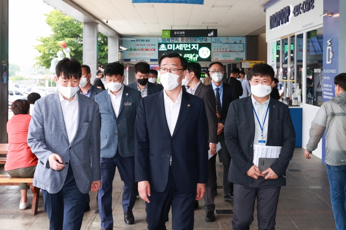 어명소 제2차관, 도로 분야 시설물 안전 및 운영관리 실태점검(천안삼거리휴게소) - 포토이미지