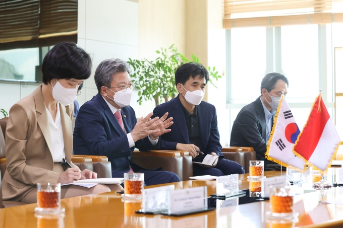이원재 제1차관 인도네시아 공공사업주택부 장관 면담 - 포토이미지
