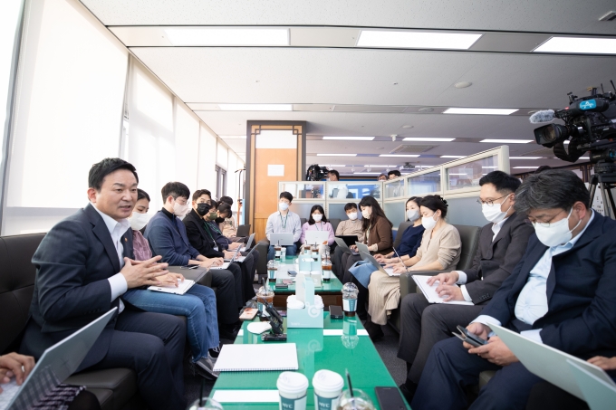 국토부 장관 기자실 방문 사진 - 포토이미지