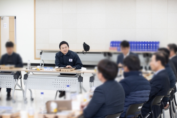 국토부 장관, 부산신항 관계자 오찬 간담회 - 포토이미지