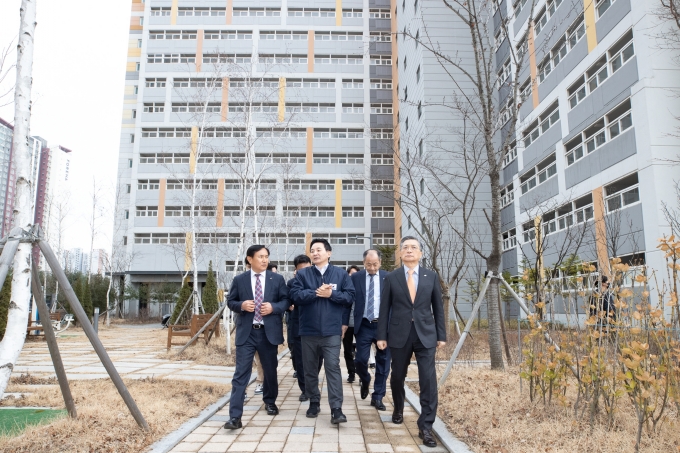 원희룡 장관, 공공임대 공실 많은 소형평형 두 집을 하나로 통합 - 포토이미지