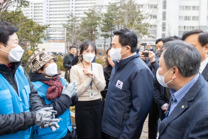 원희룡 장관, 영구임대 주거복지사 배치 확대해 돌봄서비스 등 주거 질 개선 - 포토이미지