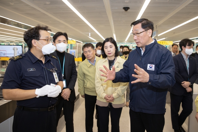 어명소 차관 공항 전 구역 빈틈없는 보안체계 가동에 총력 - 포토이미지