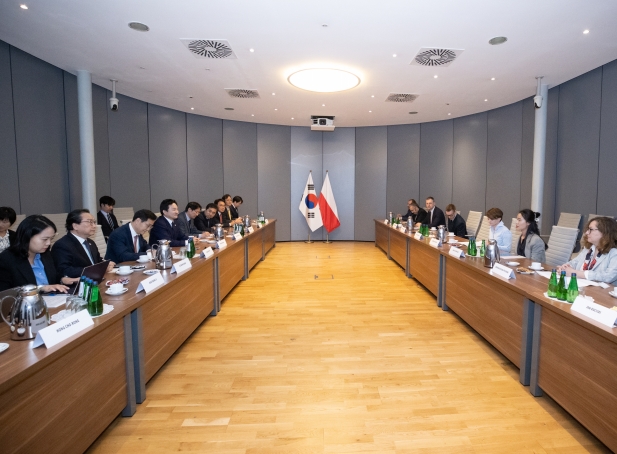 우크라이나 재건을 위한 한우폴 협업관계 구축 - 포토이미지