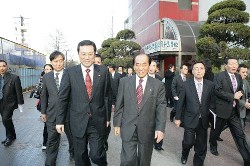 강남 고속버스터미널을 방문하여 귀향객들과 인사 (2007/02/16)