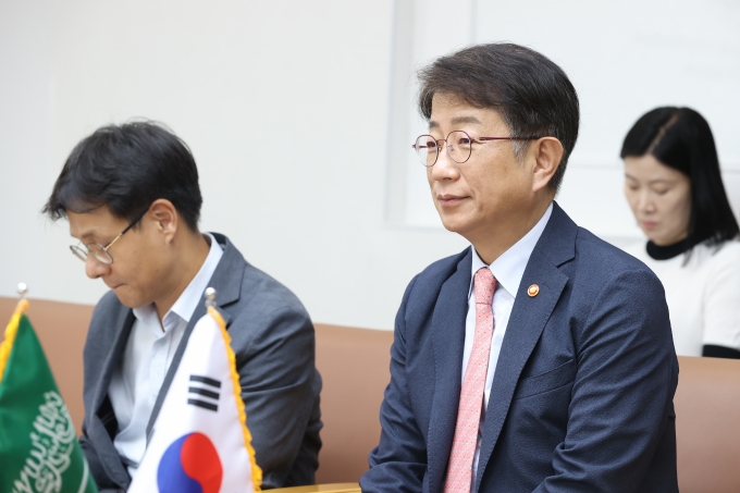 장관님 사우디 상무부 장관 면담 사진 - 포토이미지