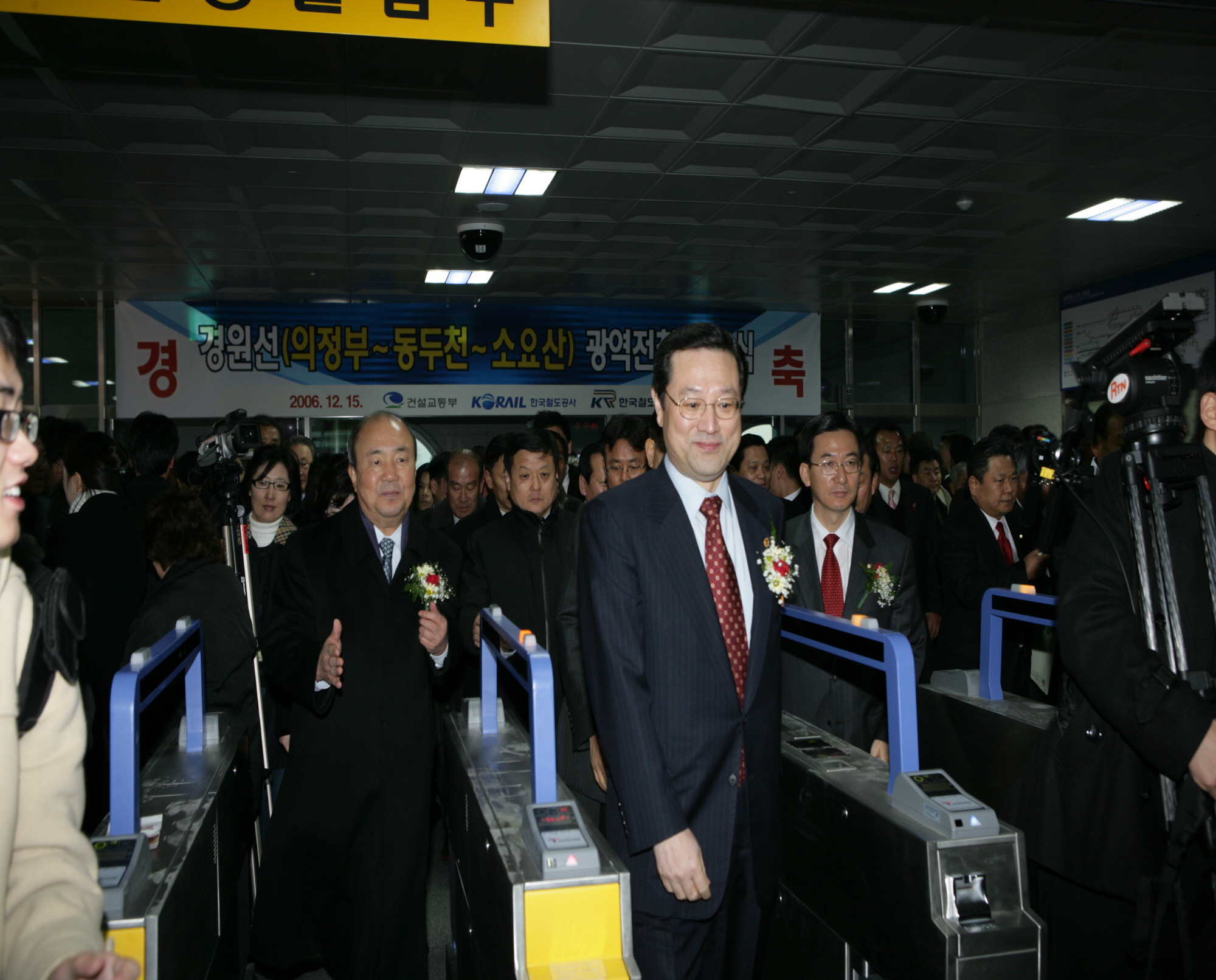 의정부-동두천간 전철 개통식이 이용섭 장관, 김문수 경기지사, 지역구 국회의원 및 지역주민이 참석한 가운데 전철 개통식을 가졌다.(2006.12.18) - 포토이미지