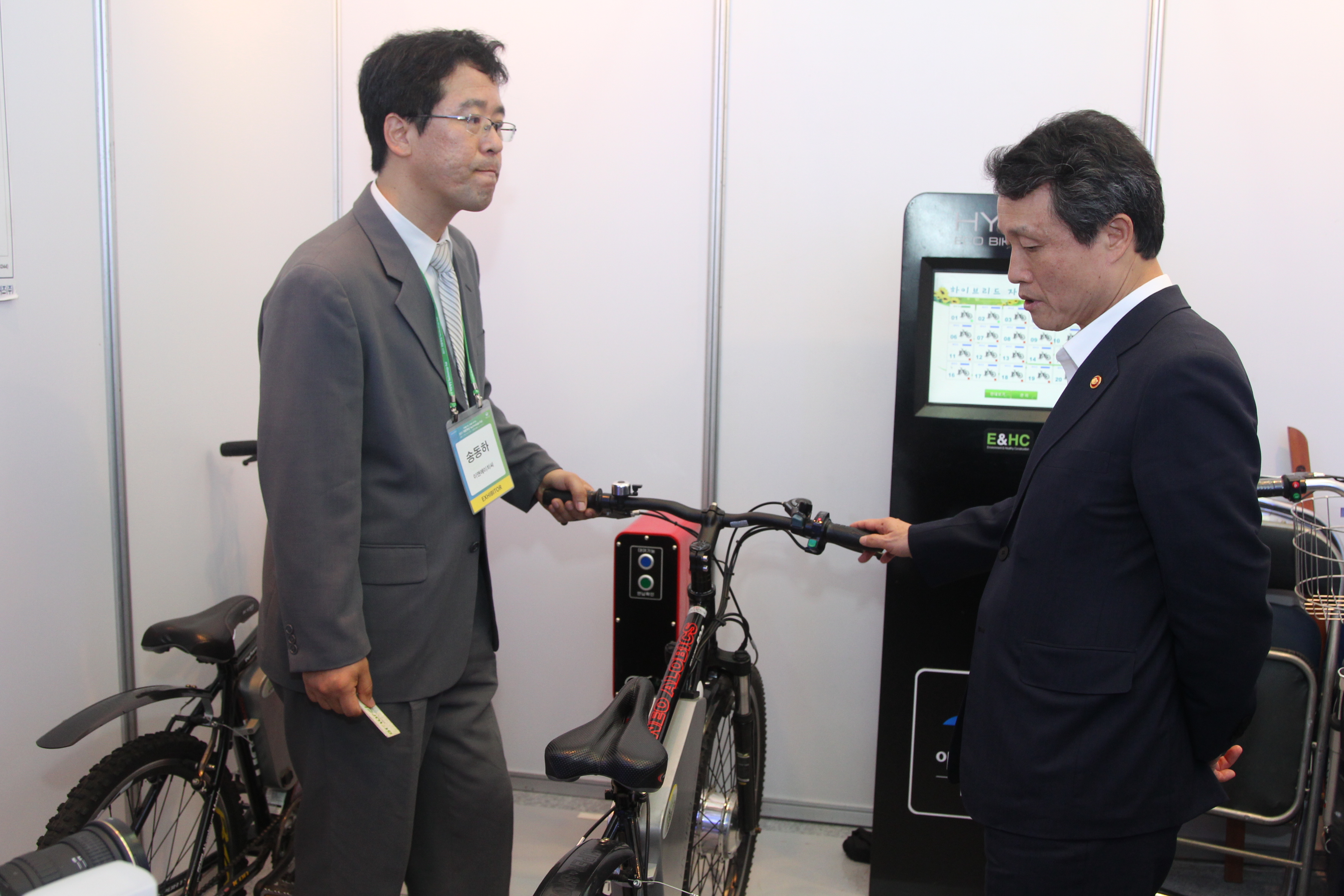 [권도엽 장관]2011 국토해양 Technology Fair - 포토이미지