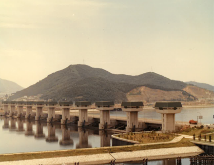 낙동강하구둑 완공(1987년)