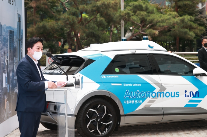 Minister's inaugural test ride with a Level 4 autonomous car-hailing service, RoboRide 포토이미지