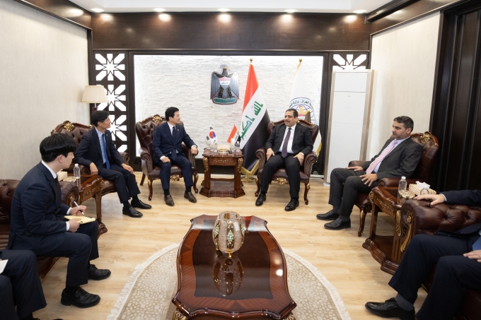 Meetings in Iraq with Minister of Trade, Deputy Minister of Transport, and Secretary-General of the Iraqi Cabinet Secretariat 포토이미지