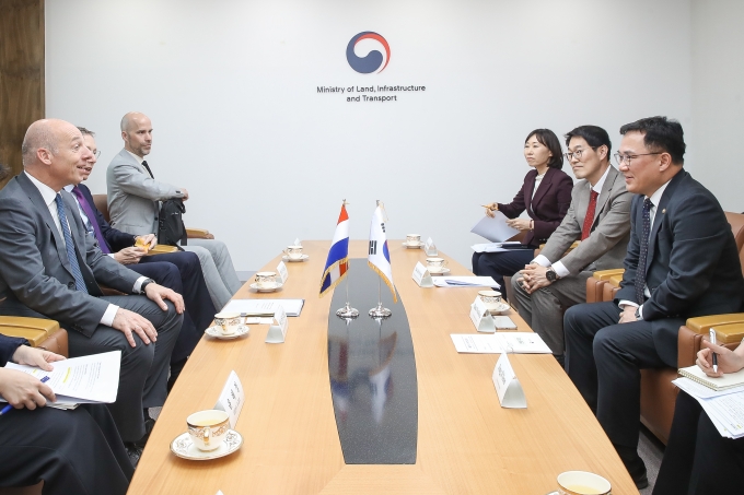 Strengthening Mobility Cooperation between Korea and the Netherlands 포토이미지