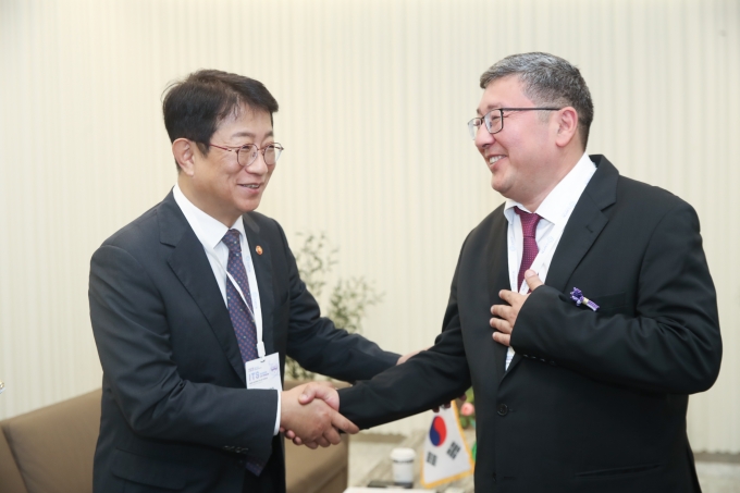 Bilateral Meetings during the ITS Asian-Pacific Forum 2025 포토이미지
