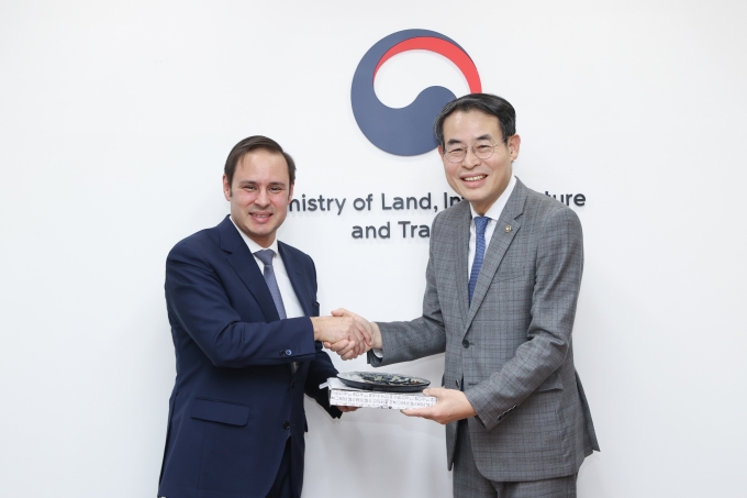 Meeting with Portugal’s Secretary of State for Infrastructure 포토이미지