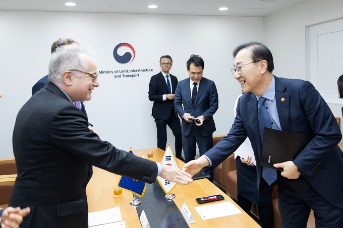 Strengthening Partnership with EU 포토이미지