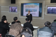 기자들에게 설명중인 권도엽 장관