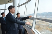 밀마루 전망대에 오른 서승환 장관