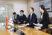 대화중인 박기풍 차관