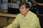 상황보고를 받고 있는 서승환 장관