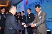 시상하는 박기풍 차관