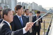 행복주택 시범지구를 방문한 서승환 장관