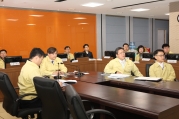 상황보고를 받고 있는 서승환 장관