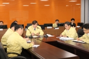 상황보고를 받고 있는 서승환 장관