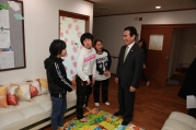 중증장애인 요양시설 하람을 방문한 여형구 차관