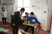 중증장애인 요양시설 하람을 방문한 여형구 차관