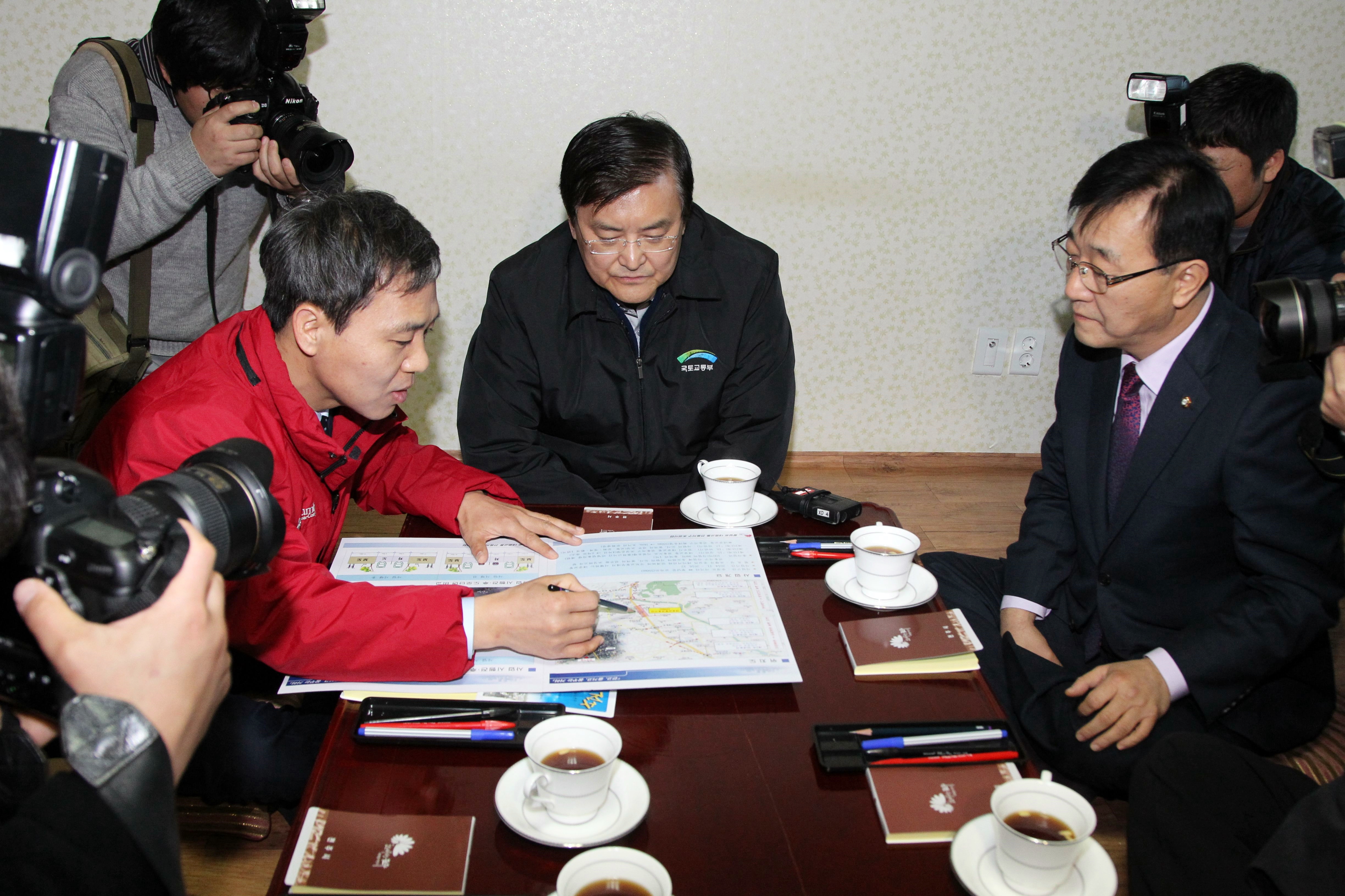 서승환 국토장관, 전주 부도임대주택 방문 - 포토이미지