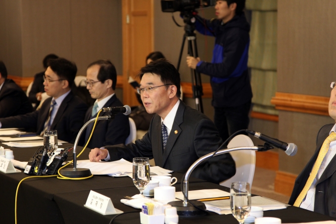 강호인 장관, 취임 후 첫 업계간담회로 주택업계 만나 - 포토이미지