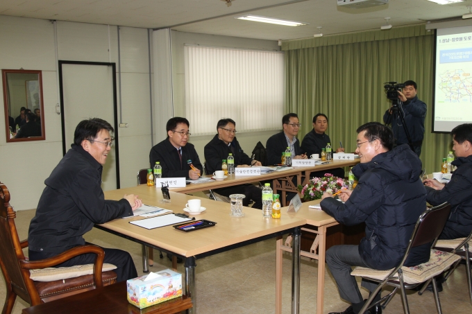 성남-장호원 도로건설현장 점검(강호인 장관) - 포토이미지