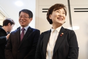 김현미장관, 신혼부부 희망타운 견본주택 점검
